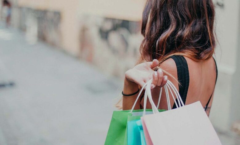 Pandemi Döneminde Kıyafet Alışverişi Yapmanın Püf Noktaları - Moda Standı