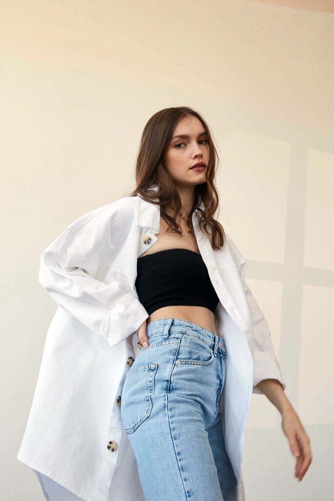 boyfriend gömlek kombinleri 5 boyfriend beyaz gomlek crop kombini