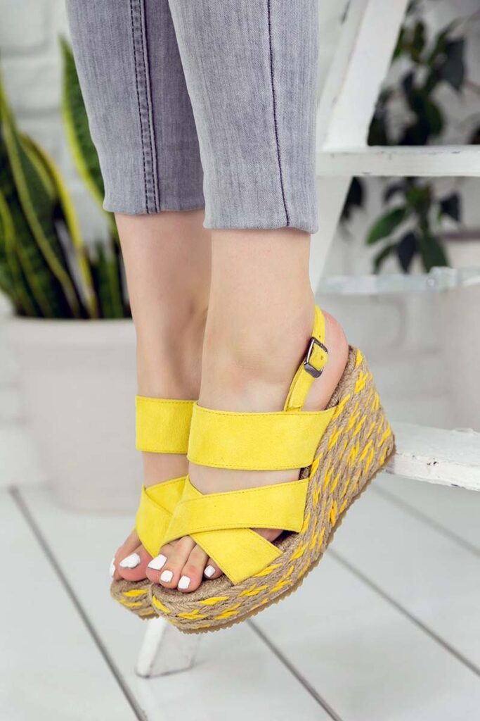 dolgu topuk kadin sandalet