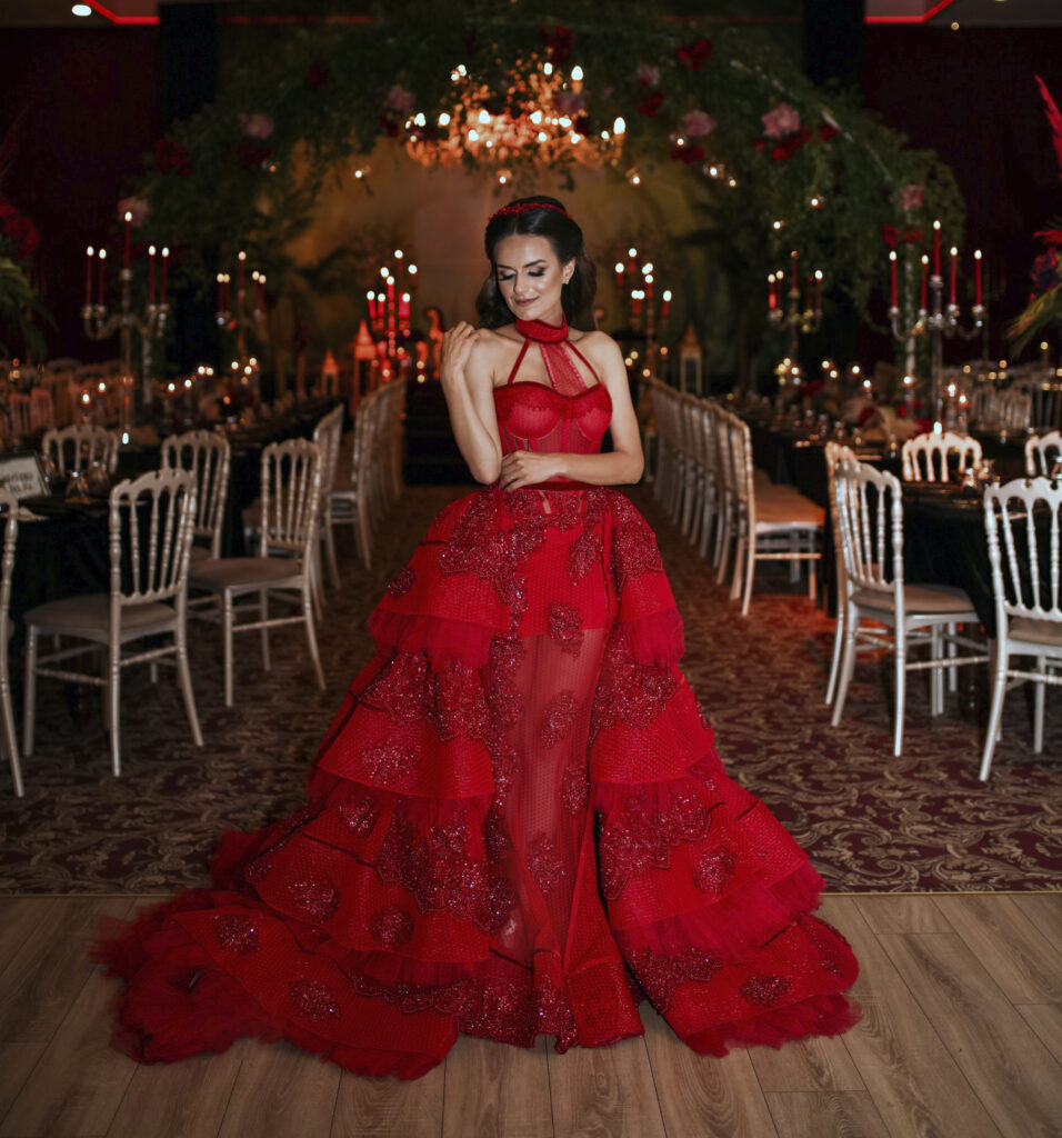 kirmizi kabarik kina elbisesi