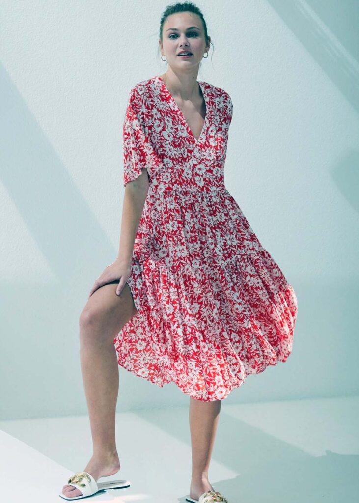 kisa kollu cicekli diz alti elbise