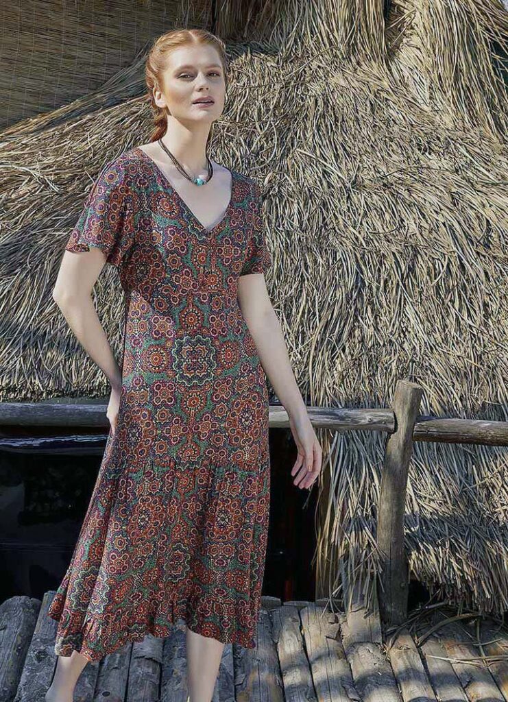 kisa kollu midi elbise cicekli