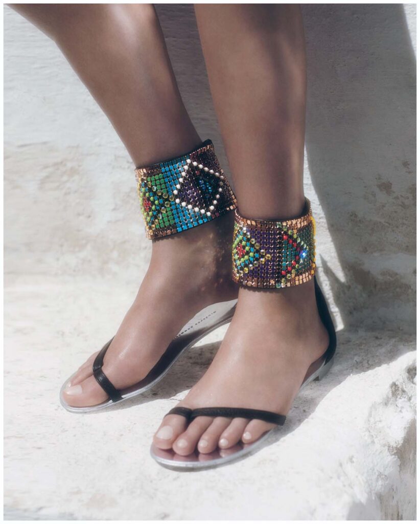 bilekten bantli sandalet