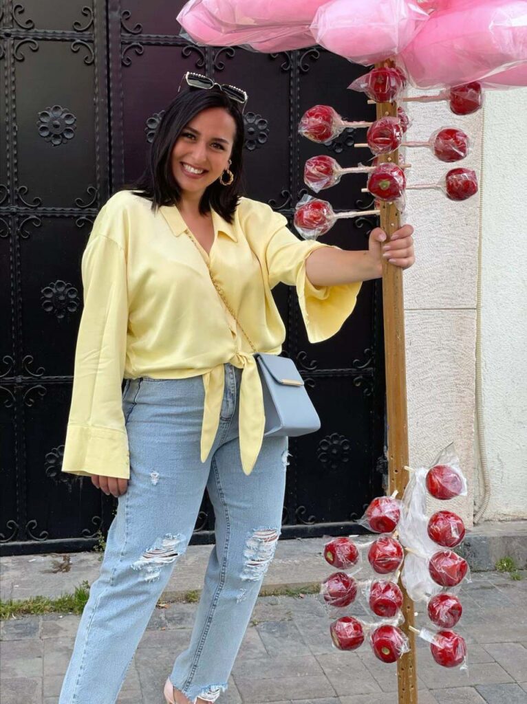 sarı bluz kombinleri 7 sari bluz jean pantolon kombini