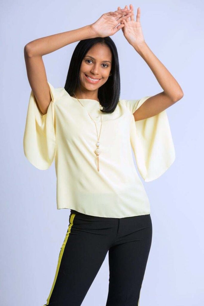 sarı bluz kombinleri 8 sari bluz siyah pantolon kombini