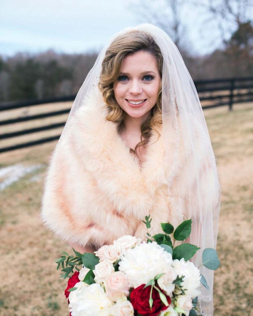 gelinlik uzerine ne giyilir