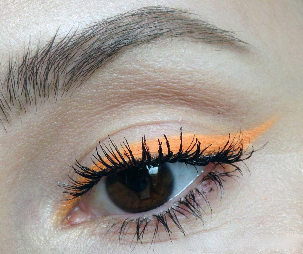 turuncu eyeliner